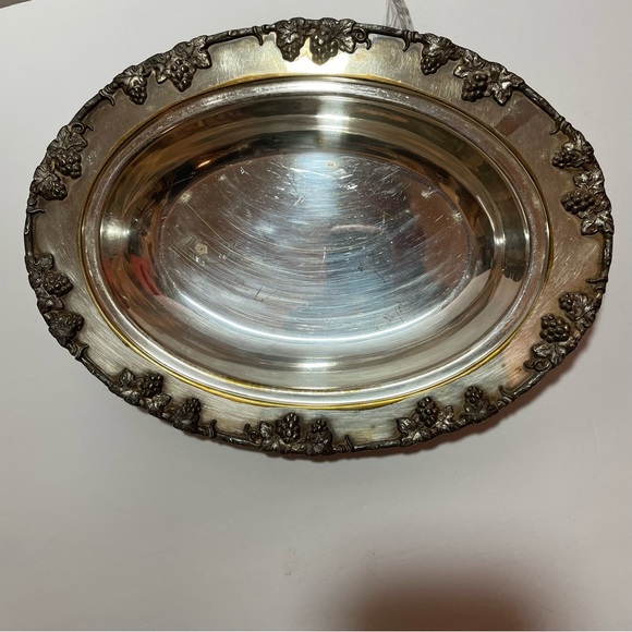 Vintage crescent silver plated oval bread serving dish ornate grape vine  9’x12’ - Picture 2 of 15
